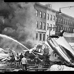 Das Fire-Department New York (FDNY) bei der Löscharbeiten im Stadtteil Brooklyn. | Quelle: FDNY